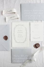 Se questo materiale in confronto all'oro, al rubino, al diamante ti sembra sminuire il legame di due freschi sposini, forse non hai notato i particolari. Un Primo Passo Da Fare Nell Organizzazione Di Un Matrimonio E Scrivere Le Partecipazioni Ma Come Cartoleria Per Matrimoni Partecipazioni Nozze Inviti Di Nozze