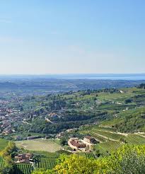 It May Be Best Known To Americans As The Birthplace Of Amarone But Valpolicella Is Home To Four Styles Of Wine And Italy Wine Italian Wine White Wine Spritzer