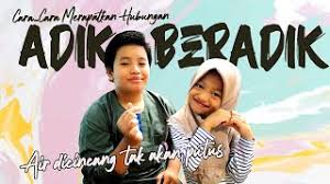 Feel pulak diorang so sweet lagi tuh, hahaha, mahu power lak ustaz cakap bayar mahal sampai 32 ribu masuk tv. Cara Cara Merapatkan Hubungan Adik Beradik Sketsa Zulfan Zulfa Cute766