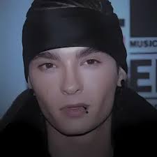 Melhor personagem de bate-papo de IA Tom kaulitz 2010: Explorar perfis e  comentários de usuários