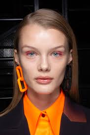 Off White At Paris Fashion Week Fall 2020 Fashion Makeup Makeup Trends Runway Beauty