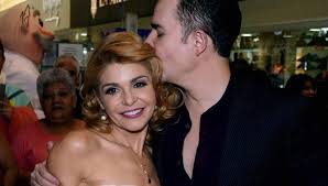 Roberto cantoral nació en 1930 en tamaulipas; Los Cantoral Reciben Un Reconocimiento Por Su Trayectoria Artistica