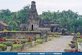 Berikut perkembangan kerajaan kediri di bidang politik, sosial, ekonomi, dan beberapa karya sastra peninggalannya. Wisatawan Tak Sabar Candi Penataran Dibuka