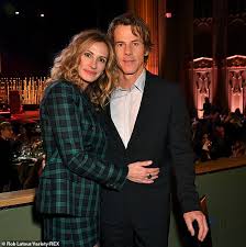Julia Roberts snuggles with husband Danny Moder at LA CORE gala and they chat with Leonardo DiCaprio | Daily Mail Online
