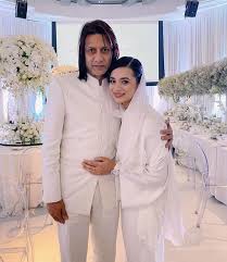 Got anymore neelofa mohd noor feet pictures? Kakak Neelofa Sara Dinna Bercerai