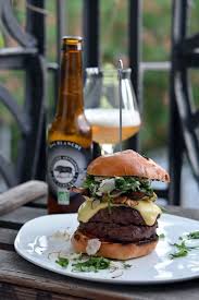 Wildschwein Cheeseburger Mit Truffelmayo Krauterseitlingen Bacon Barlauch Dazu Ein Blanche Aus Dem Luberon Rezept Krauterseitlinge Cheeseburger Wildschwein