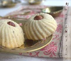 Ghribia à l'huile recette traditionnelle algeroise recettes de gâteau algérien, retrouvez les meilleures recettes faciles et rapides pour préparer de délicieux gâteaux gâteau sec naturel au sucre ghribia. Ghribia Aux Noisettes Gateau Sec Algerien Bonjour Tout Le Monde La Ghribya Ou Ghoriba Reste Gateau Sec Algerien Gateau Sec Ghribia