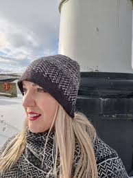 Annie Glue Beanie Hat in Nord