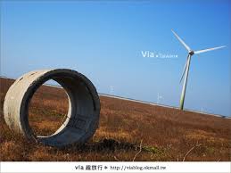 彰化一日遊 彰濱工業區風車 彰濱大風車 帶大家再去彰化旅行 依舊往我很喜歡的鹿港彰濱工業區前去 這次帶大家去看看還在蓋的玻璃廟 還有拜訪彰濱的大風車們