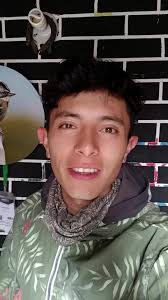 En la transición de bosque alto andino a páramo se encuentra este colibrí,  el cual es uno de los mas grandes en estás zonas del altiplano  cundiboyacence, fuí a buscarlo ya que las puyas se encuentran ...