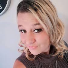 Mwen te TELMAN JWENN IMILYASYON, mwen te Preske TOMBE NAN MOVE ZAK. M pat  konnen SI POUM TE MOUTE OU DESANN. Pataje video sa pouw remoute moral yon  lòt moun. I do