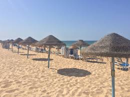 Much of this coastline (between faro to tavira) is lined by the lagoons and waterways of the parque natural da ria formosa, and a ferry is needed to reach the beaches. Praia De Faro The Complete Guide To The 1 City Beach In Faro