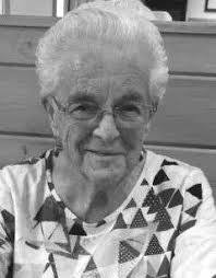 Harriet Snell's Instagram, Twitter & Facebook