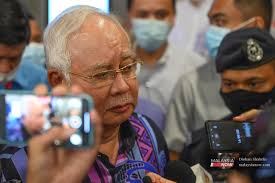 Saya dipecat kerana anwar ibrahim.. Bn Mps Shoot Down Najib S Proposal To Work With Anwar Dap Malaysianow