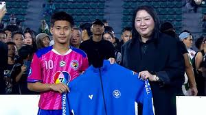 ทำความรู้จัก “พายัก สีพะนม” MVP บอล 7 สี ดาวเตะ สปป.ลาว คีย์แมน อบจ.ชัยนาท