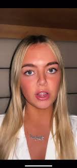 Robyn Kearns's Instagram, Twitter & Facebook