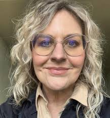 Daphne Eck's Instagram, Twitter & Facebook