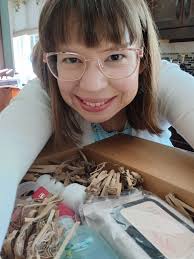 I put Tupperware flyers up in lowell laundry mat and Bluewater Cafe the  first one to call with an order will get a gift from me !