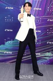 Through a series of unfortunate events, they form a close bond that develops into the beginning of a friendship. 57th Baeksang Art Awards Dramabeans Korean Drama Recaps