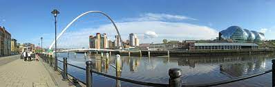 Sie suchen sehenswürdigkeiten und attraktionen in newcastle? Datei Newcastle U Tyne Milleniumbrueckenpanorama Jpg Wikipedia
