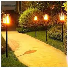 Lampile alimentate din surse de energie solara, sunt folosite tot mai intens in solutii de iluminat decorativ. Lampa Solara Gradina Felinar Gotic Imitatie Flacara