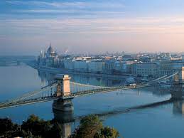 Budapest, capital city of hungary and that country's political, administrative, industrial, and commercial center. Metropolen Budapest Metropolen Kultur Planet Wissen