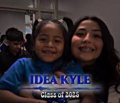 Elda Arriaga's Instagram, Twitter & Facebook