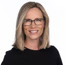 Lora Pike's Instagram, Twitter & Facebook