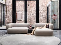 Salone Del Mobile Milano 2018 Sofa Ist Nicht Gleich Sofa Ein Dutzend Ideen Aus Mailand Nzz Bellevue Modul Sofa Sofa Design Sofa