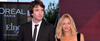 Born 20 december 1966) is a french actress and singer, primarily known for her major role in the tv sitcom helen and the boys. Helene Rolles Se Confie Sur Sa Vie Privee Six Ans Pour Adopter Ses Enfants