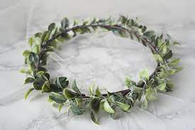 Green Foliage Crown Leaf Crown With Boxwood Foliage For A Etsy Vine Headband Flower Crown Wedding Olive Green Weddings