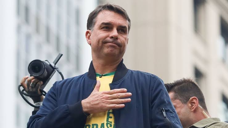 Dino usurpa competência do TSE para liberar mentira, diz campanha de Flávio  | CNN Brasil