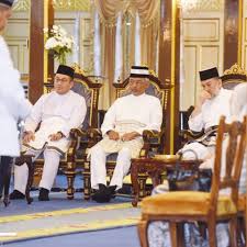 Ayahanda sultan kelantan, sultan muhammad v iaitu sultan ismail petra mangkat di wad diraja hospital raja perempuan. Warisan Raja Permaisuri Melayu Istiadat Penghormatan Terakhir Dan Pemakaman Almarhum Sultan Ismail Petra