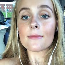 Danielle's Closet (@daniellecrys228)