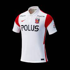 La pioggia bagnava i suoi capelli bicolore. Static E Shop Urawa Reds Co Jp Files Products 2
