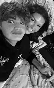 Halley (@howevermanyhillerichs) · Instagram 照片和视频