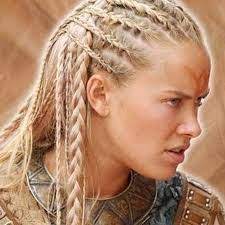 2004 yapimi olan, nibelungenlied üzerine kurulumus iki bölümden olusan yapit.basrollerde brunnhild rolünde terminator 3den hatirlayacaginiz kristanna loken ve eric/siegfried rolünde anatomie filminden hatirlayacaginiz benno fürmann oynuyor. Kristanna Loken Ring Of The Nibelungs Half Corn Rows And Little Braids Hair Styles Cornrows Cute Hairstyles