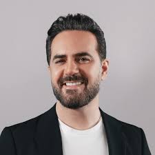 Who wrote “Fi Khatwetik Seketi