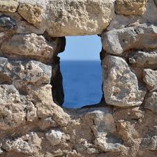 Mur Avec Vue La Mer N Est Jamais Loin En Grece Instagram Nature Natural Landmarks