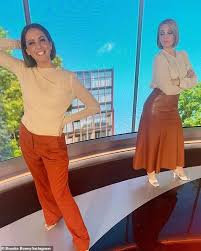 Explore tweets of belinda russell @belindarussell_ on twitter. Today Hosts Brooke Boney And Belinda Russell Wear Similar Outfits After This Jacketgate Scandal The New Zealand Times