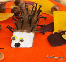 Holzarbeiten Mit Kindern In Uberschaubarer Zeit Und Mit Sehr Einfachen Mitteln War Ein Kleines Vorzeigbares W Herbstbastelprojekte Kinder Holz Basteln Herbst