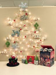 Cubical Christmas Decorating For The Office Christmas Cubicle Decorations Office Christmas Decorations Easy Christmas Decorations