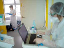 وتشير الصحيفة إلى أن هذا السعر سيكون أعلى مما حددته شركة pfizer وشريكها الألماني biontech مقابل لقاحهما ضمن الصفقة مع الحكومة الأمريكية، والذي بلغ 39. Ø´Ø±ÙƒØ© Ø£Ù…Ø±ÙŠÙƒÙŠØ© Ø¬Ø¯ÙŠØ¯Ø© ØªØ¯Ø®Ù„ Ø³Ø¨Ø§Ù‚ Ø§Ù„ØªÙˆØµÙ„ Ù„Ù„Ù‚Ø§Ø­ Ø¶Ø¯ ÙÙŠØ±ÙˆØ³ ÙƒÙˆØ±ÙˆÙ†Ø§