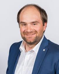 Daniel Schnitzer's Instagram, Twitter & Facebook