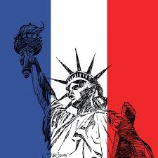La statue tient dans sa main gauche une tablette. En Images La Statue De La Liberte Soutient Paris C New York