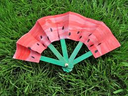 Fledermaus basteln ist eine schöne dekoidee für halloween. Kommt Wir Basteln Einen Papierfacher Fur Heisse Tage Dezentpink Diy Ideen Fur Kinder