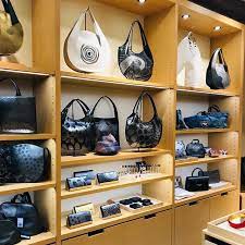 sakamoto collection 大阪です うめだ阪急7階手仕事ギャラリー 坂本これくしょん 坂本これくしょん うめだ阪急 漆アクセサリー 蒔絵バッグ 会津若松 大阪 展示会 今日2時からトークショー sakamotocollection urushi access instagram