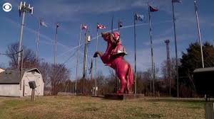 There is a gilded fiberglass statue of nathan bedford forrest off highway 65 in tennessee, just south of nashville. Confederate Statue Of Nathan Bedford Forrest Painted Pink By Vandals Outside Nashville Cbs News