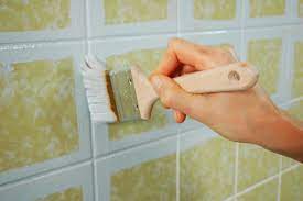 Den meisten eindruck hingegen macht das gäste wc: Fliesen Uberstreichen Oder Uberkleben So Geht S Planungswelten