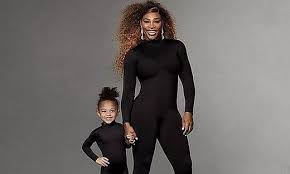 Tennis legend serena williams shared a photo with her and her daughter, olympia, wearing matching nike swimsuits, and a special guest made an appearance: Tennis Ass Auf Abwegen Serena Williams Ist Jetzt Catwoman Kleinezeitung At